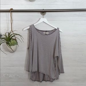 Quarter Length Shirt with Openings on the Sleeves